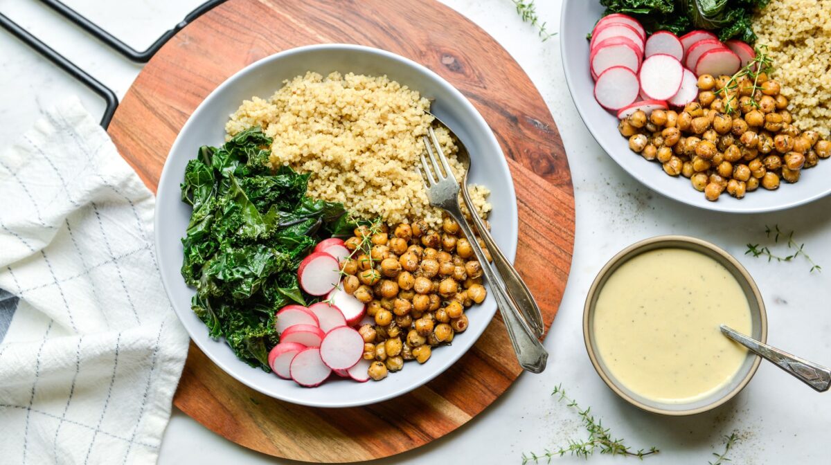 HERBED CHICKPEA QUINOA KALE BOWLS-1 HERBED CHICKPEA QUINOA KALE BOWLS-1